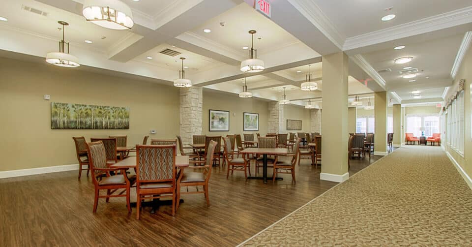 dining room at The Oaks at Flower Mound 7