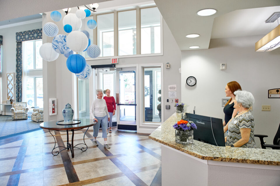 front lobby and receptionist desk at Oaks at Flower Mound