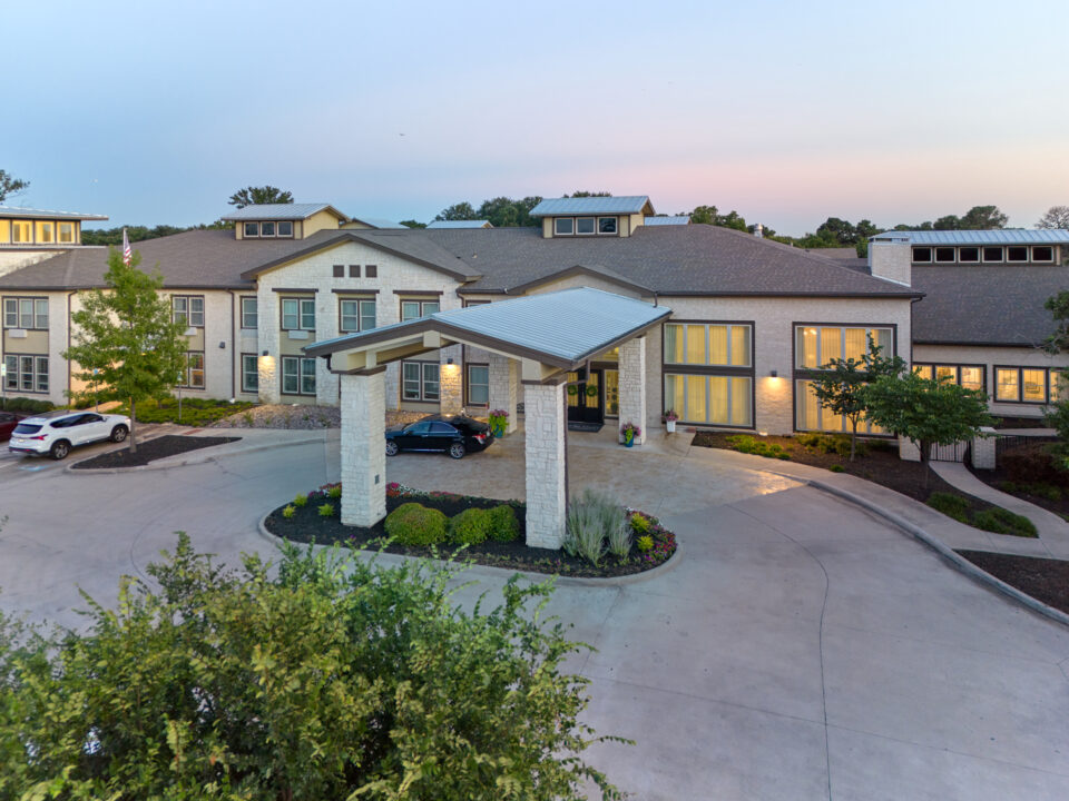 front entrance at Oaks at Flower Mound